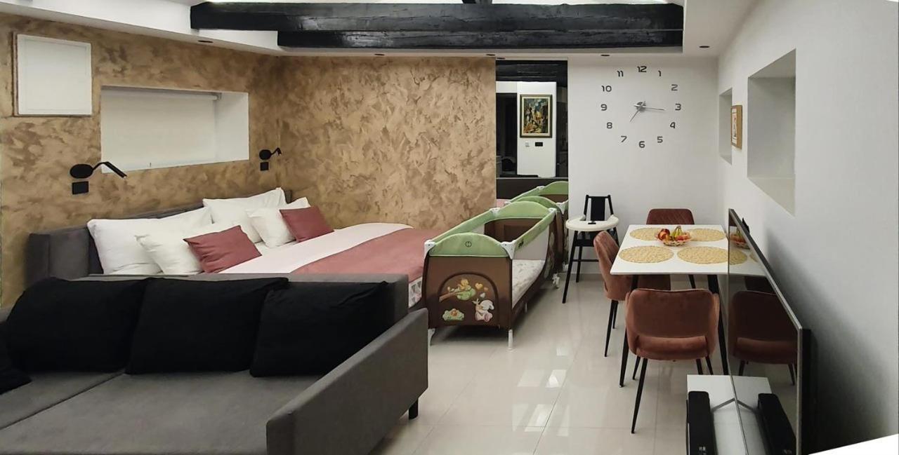 Studio Apartman Lenox Rijeka Buitenkant foto